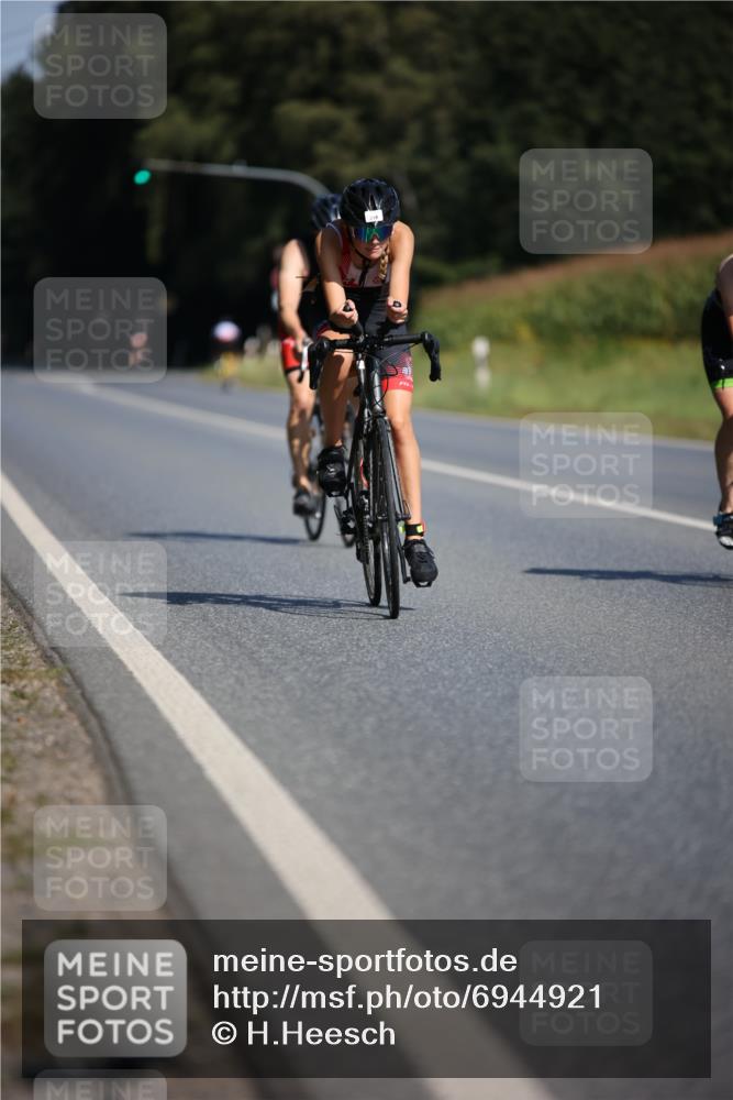 01.09.2024 - 17. Tribühne Triathlon H.Heesch http://msf.ph/oto/6944921 01.09.2024 11:38:35 Radfahren 318, 455, 511 meine-sportfotos.de
