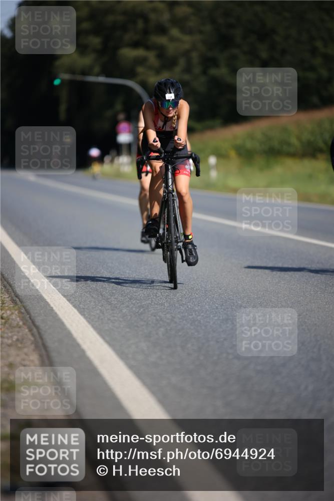 01.09.2024 - 17. Tribühne Triathlon H.Heesch http://msf.ph/oto/6944924 01.09.2024 11:38:35 Radfahren 318, 455, 511 meine-sportfotos.de