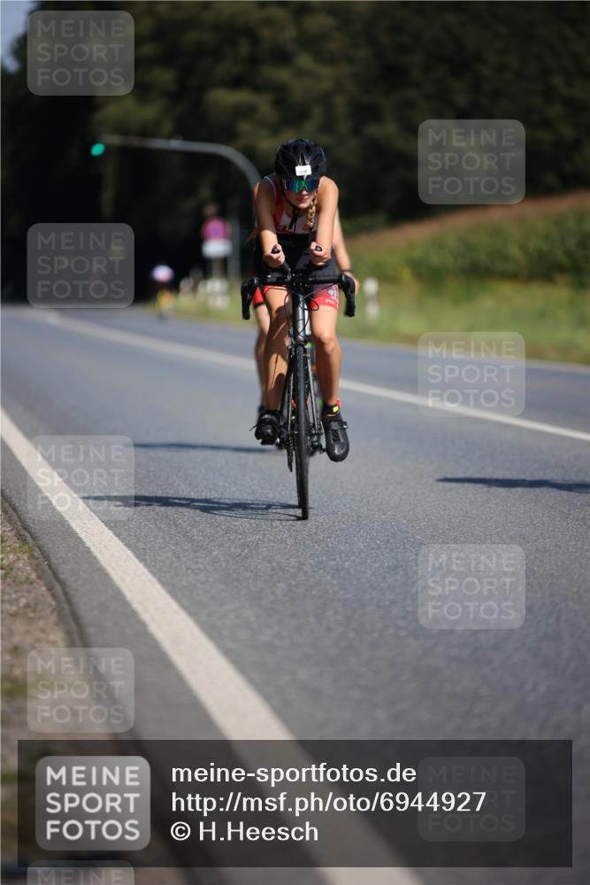 01.09.2024 - 17. Tribühne Triathlon H.Heesch http://msf.ph/oto/6944927 01.09.2024 11:38:35 Radfahren 318, 455, 511 meine-sportfotos.de