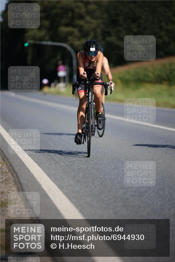 01.09.2024 - 17. Tribühne Triathlon H.Heesch http://msf.ph/oto/6944930 01.09.2024 11:38:35 Radfahren 318, 455, 511 meine-sportfotos.de