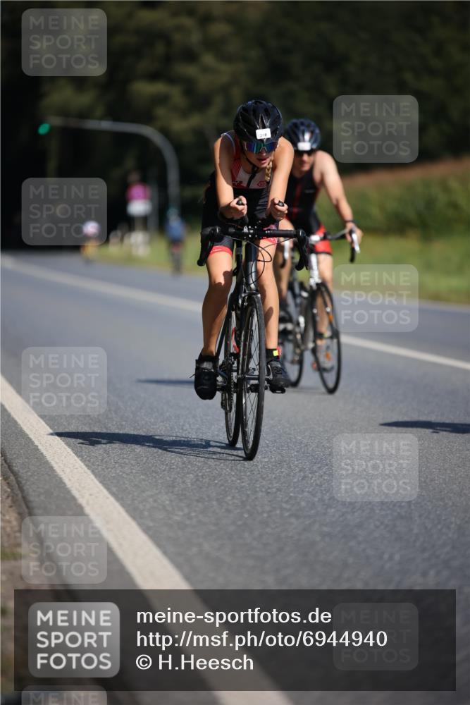 01.09.2024 - 17. Tribühne Triathlon H.Heesch http://msf.ph/oto/6944940 01.09.2024 11:38:35 Radfahren 318, 455, 511 meine-sportfotos.de