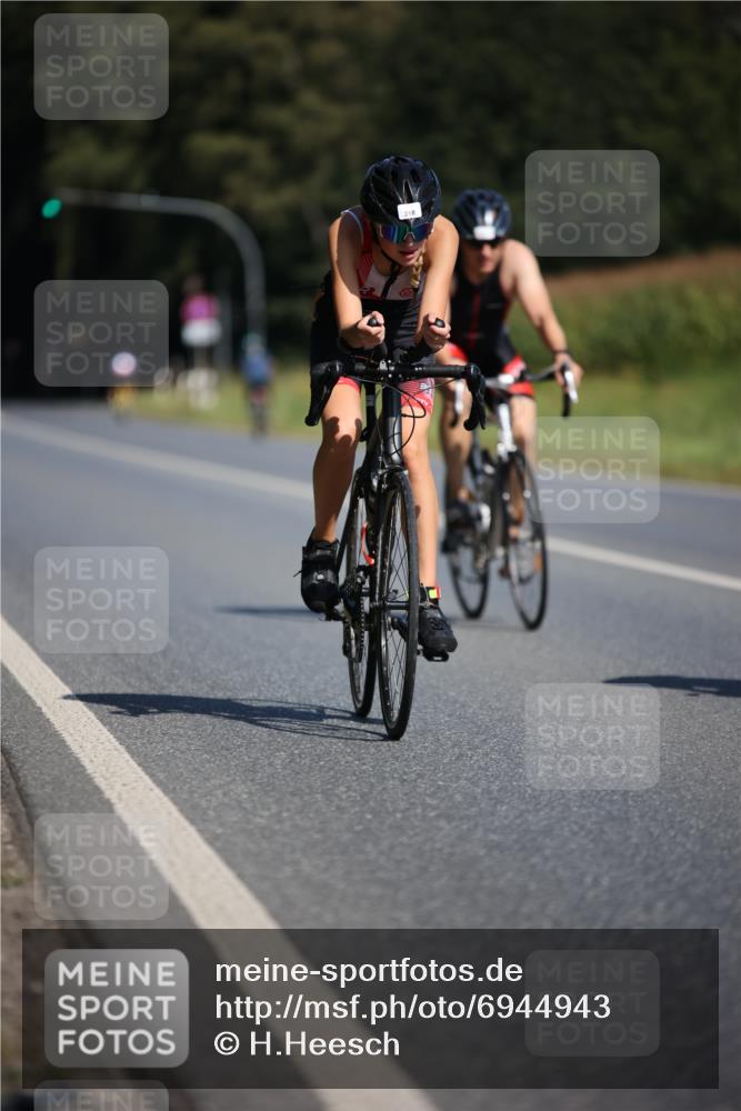 01.09.2024 - 17. Tribühne Triathlon H.Heesch http://msf.ph/oto/6944943 01.09.2024 11:38:35 Radfahren 318, 455, 511 meine-sportfotos.de