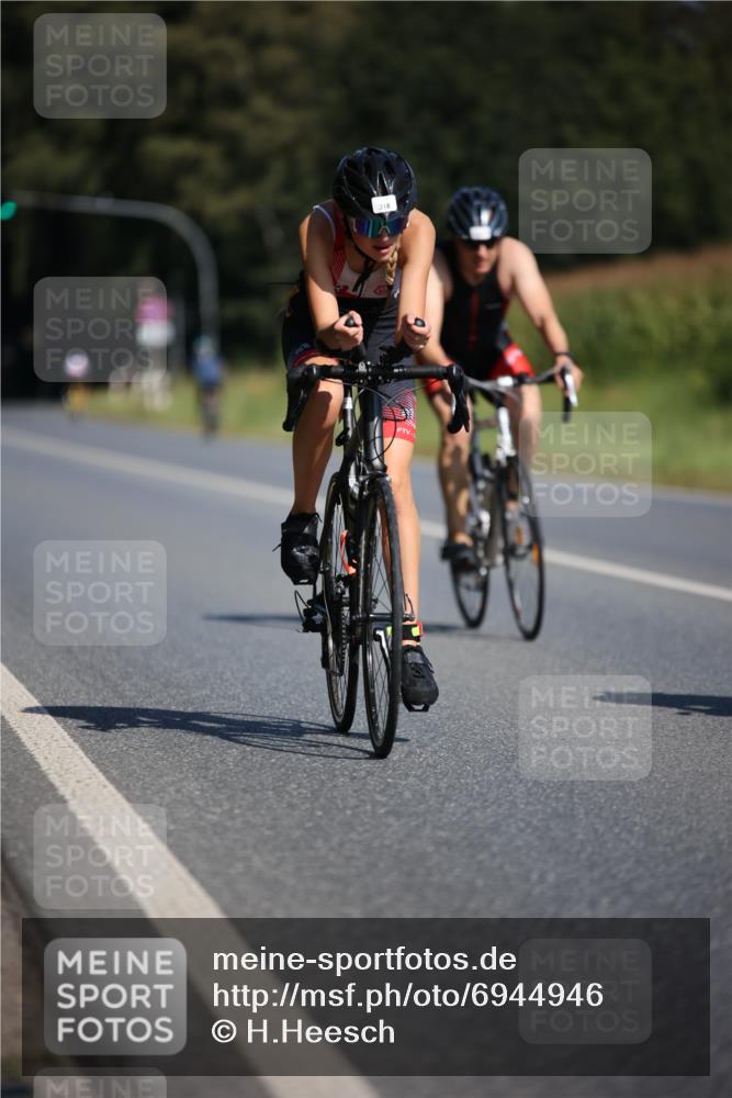 01.09.2024 - 17. Tribühne Triathlon H.Heesch http://msf.ph/oto/6944946 01.09.2024 11:38:35 Radfahren 318, 455, 511 meine-sportfotos.de