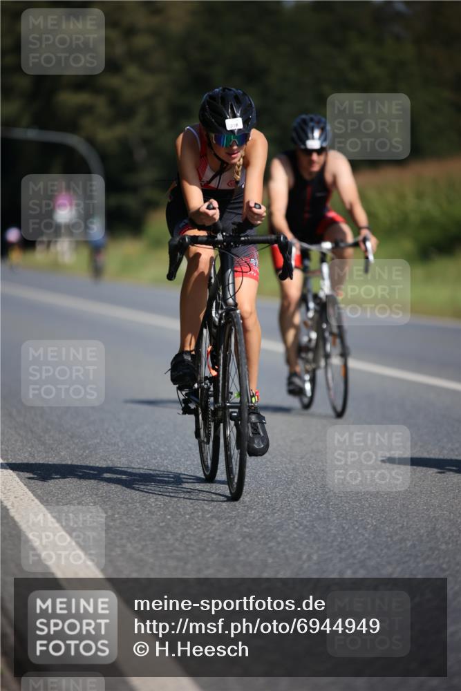 01.09.2024 - 17. Tribühne Triathlon H.Heesch http://msf.ph/oto/6944949 01.09.2024 11:38:36 Radfahren 318, 455, 511 meine-sportfotos.de