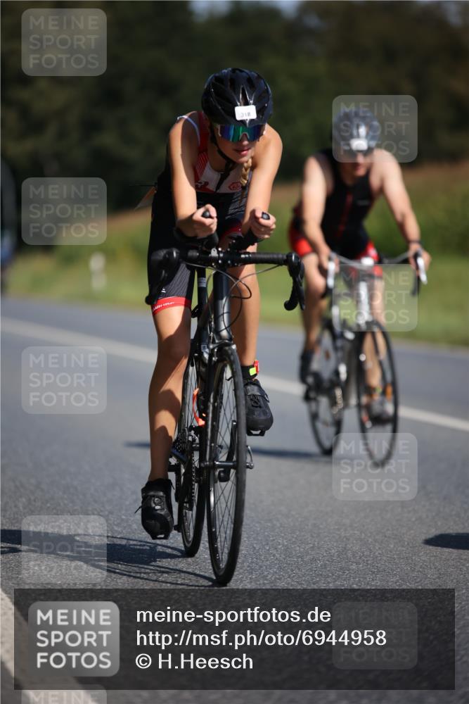 01.09.2024 - 17. Tribühne Triathlon H.Heesch http://msf.ph/oto/6944958 01.09.2024 11:38:36 Radfahren 318, 455, 511 meine-sportfotos.de