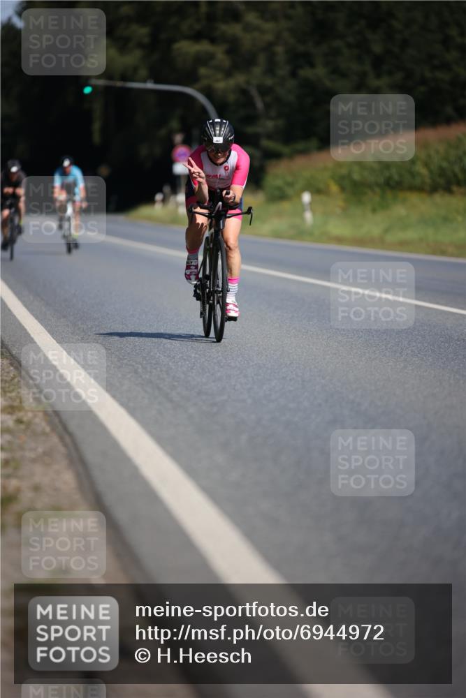 01.09.2024 - 17. Tribühne Triathlon H.Heesch http://msf.ph/oto/6944972 01.09.2024 11:42:22 Radfahren 421, 467, 477, 488, 509 meine-sportfotos.de