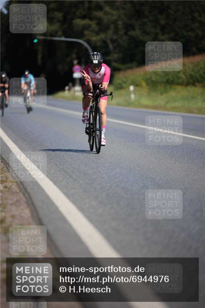 01.09.2024 - 17. Tribühne Triathlon H.Heesch http://msf.ph/oto/6944976 01.09.2024 11:42:22 Radfahren 421, 467, 477, 488, 509 meine-sportfotos.de