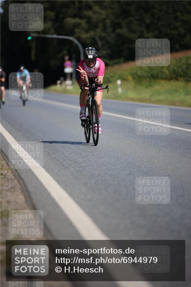01.09.2024 - 17. Tribühne Triathlon H.Heesch http://msf.ph/oto/6944979 01.09.2024 11:42:22 Radfahren 421, 467, 477, 488, 509 meine-sportfotos.de