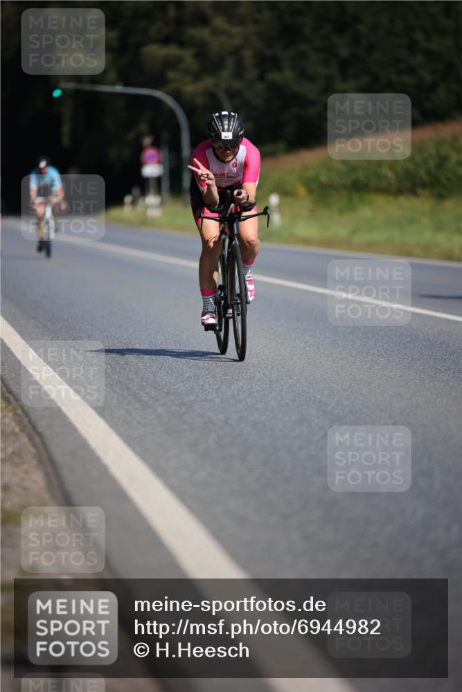 01.09.2024 - 17. Tribühne Triathlon H.Heesch http://msf.ph/oto/6944982 01.09.2024 11:42:22 Radfahren 421, 467, 477, 488, 509 meine-sportfotos.de