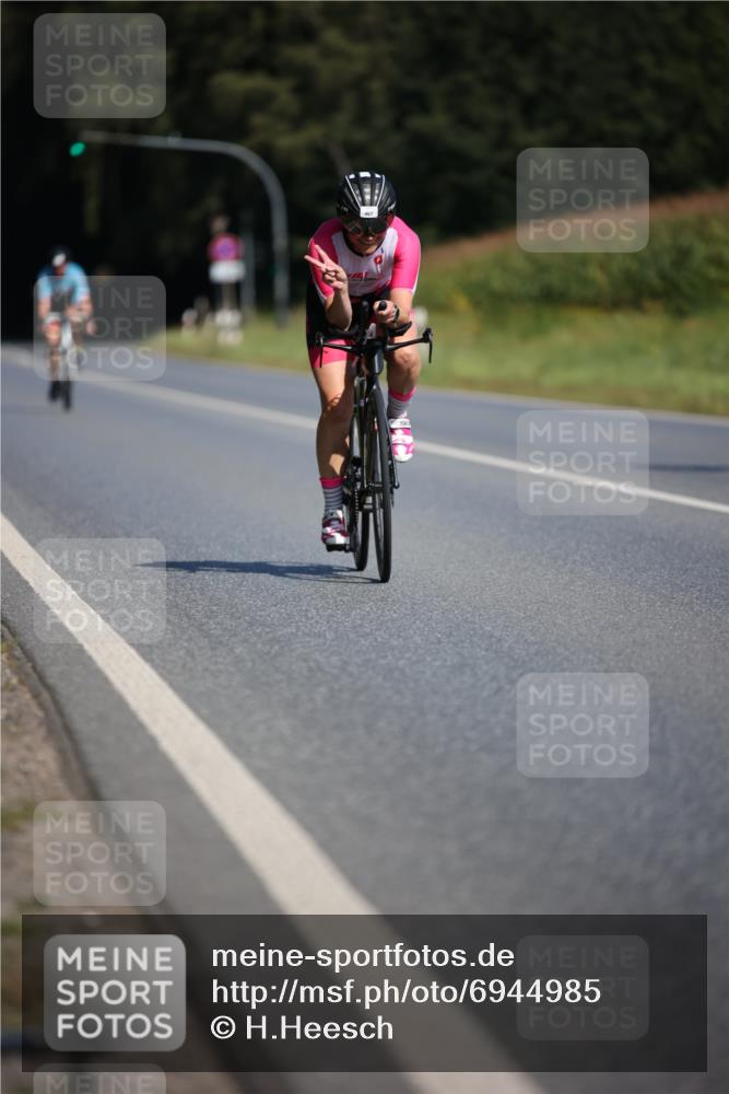 01.09.2024 - 17. Tribühne Triathlon H.Heesch http://msf.ph/oto/6944985 01.09.2024 11:42:22 Radfahren 421, 467, 477, 488, 509 meine-sportfotos.de