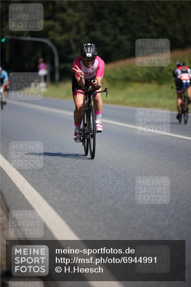 01.09.2024 - 17. Tribühne Triathlon H.Heesch http://msf.ph/oto/6944991 01.09.2024 11:42:22 Radfahren 421, 467, 477, 488, 509 meine-sportfotos.de