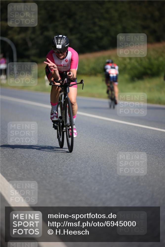 01.09.2024 - 17. Tribühne Triathlon H.Heesch http://msf.ph/oto/6945000 01.09.2024 11:42:22 Radfahren 421, 467, 477, 488, 509 meine-sportfotos.de