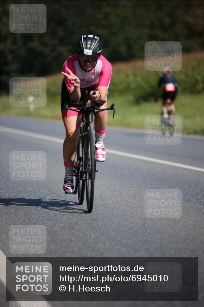 01.09.2024 - 17. Tribühne Triathlon H.Heesch http://msf.ph/oto/6945010 01.09.2024 11:42:23 Radfahren 60, 421, 467, 477, 488, 509, 512, 555 meine-sportfotos.de