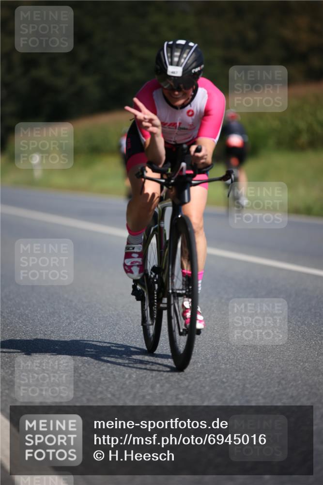 01.09.2024 - 17. Tribühne Triathlon H.Heesch http://msf.ph/oto/6945016 01.09.2024 11:42:23 Radfahren 60, 421, 467, 477, 488, 509, 512, 555 meine-sportfotos.de