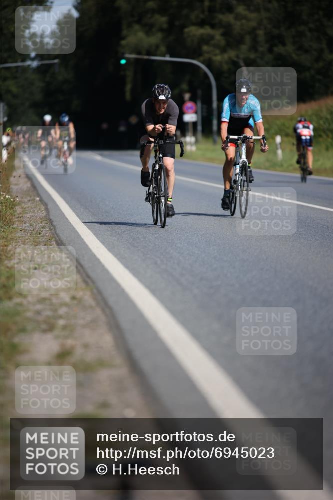 01.09.2024 - 17. Tribühne Triathlon H.Heesch http://msf.ph/oto/6945023 01.09.2024 11:42:25 Radfahren 60, 421, 467, 477, 509, 512, 555 meine-sportfotos.de
