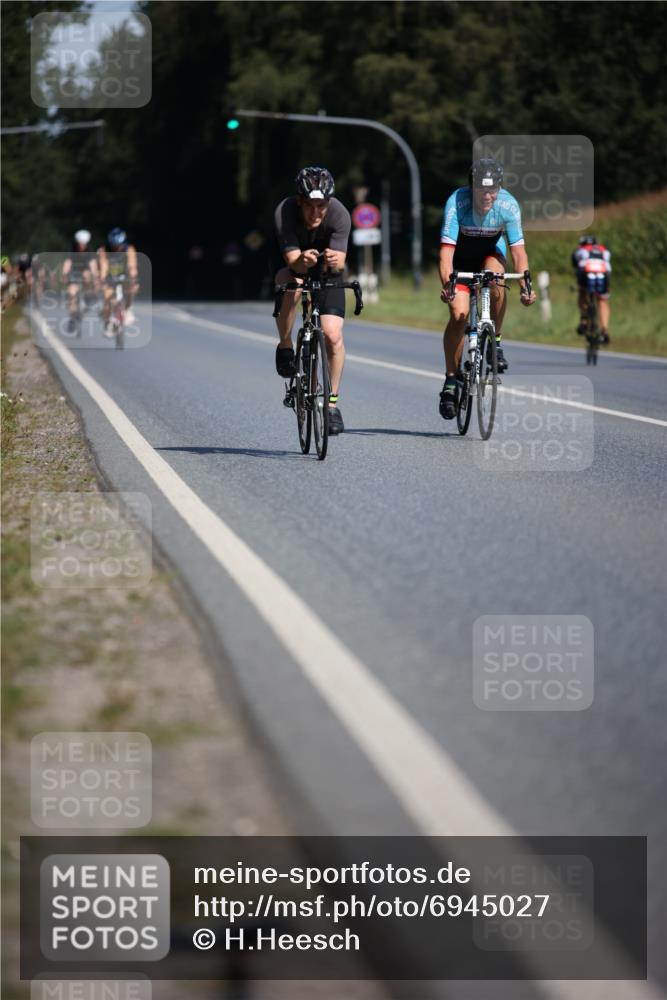 01.09.2024 - 17. Tribühne Triathlon H.Heesch http://msf.ph/oto/6945027 01.09.2024 11:42:25 Radfahren 60, 421, 467, 477, 509, 512, 555 meine-sportfotos.de