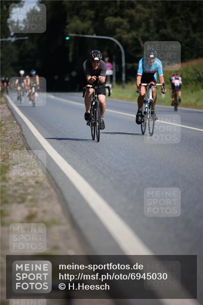 01.09.2024 - 17. Tribühne Triathlon H.Heesch http://msf.ph/oto/6945030 01.09.2024 11:42:25 Radfahren 60, 421, 467, 477, 509, 512, 555 meine-sportfotos.de