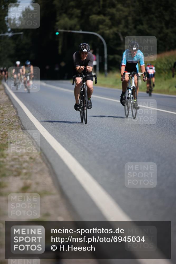 01.09.2024 - 17. Tribühne Triathlon H.Heesch http://msf.ph/oto/6945034 01.09.2024 11:42:25 Radfahren 60, 421, 467, 477, 509, 512, 555 meine-sportfotos.de