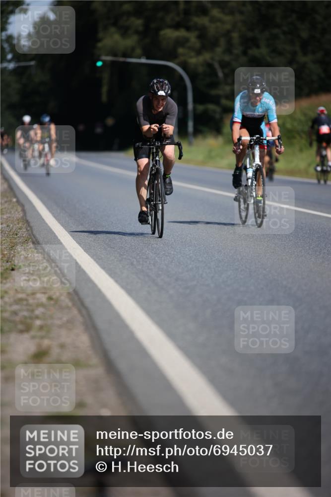 01.09.2024 - 17. Tribühne Triathlon H.Heesch http://msf.ph/oto/6945037 01.09.2024 11:42:25 Radfahren 60, 421, 467, 477, 509, 512, 555 meine-sportfotos.de