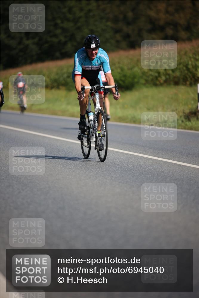 01.09.2024 - 17. Tribühne Triathlon H.Heesch http://msf.ph/oto/6945040 01.09.2024 11:42:26 Radfahren 60, 421, 477, 509, 512, 555 meine-sportfotos.de