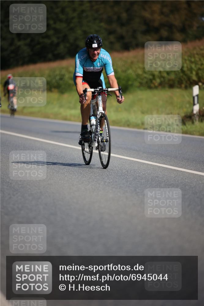 01.09.2024 - 17. Tribühne Triathlon H.Heesch http://msf.ph/oto/6945044 01.09.2024 11:42:26 Radfahren 60, 421, 477, 509, 512, 555 meine-sportfotos.de