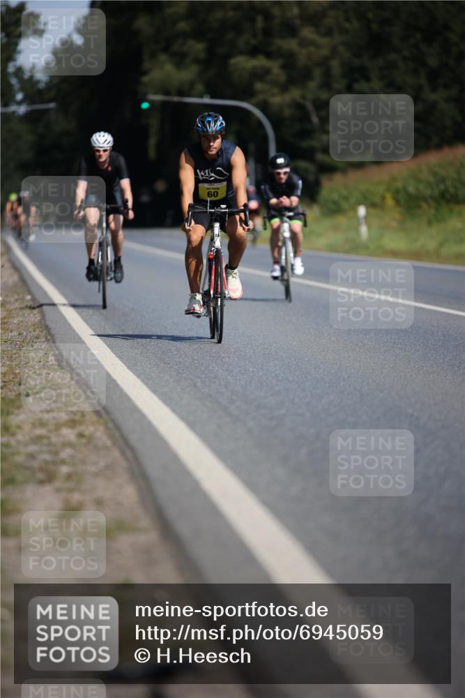 01.09.2024 - 17. Tribühne Triathlon H.Heesch http://msf.ph/oto/6945059 01.09.2024 11:42:30 Radfahren 60, 499, 504, 509, 512, 555 meine-sportfotos.de