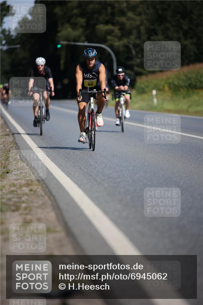 01.09.2024 - 17. Tribühne Triathlon H.Heesch http://msf.ph/oto/6945062 01.09.2024 11:42:30 Radfahren 60, 499, 504, 509, 512, 555 meine-sportfotos.de