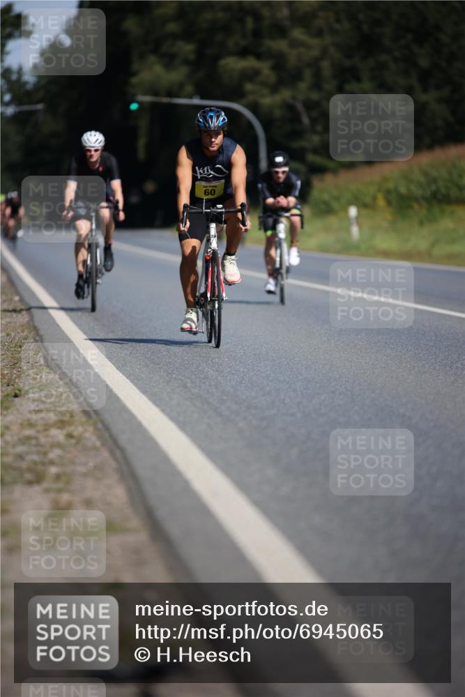01.09.2024 - 17. Tribühne Triathlon H.Heesch http://msf.ph/oto/6945065 01.09.2024 11:42:30 Radfahren 60, 499, 504, 509, 512, 555 meine-sportfotos.de
