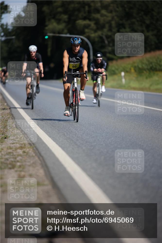 01.09.2024 - 17. Tribühne Triathlon H.Heesch http://msf.ph/oto/6945069 01.09.2024 11:42:30 Radfahren 60, 499, 504, 509, 512, 555 meine-sportfotos.de