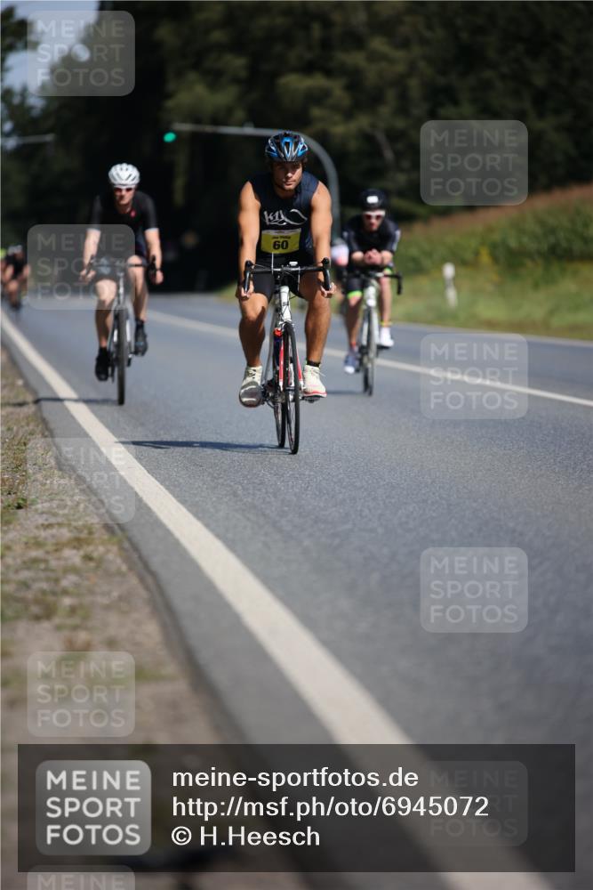 01.09.2024 - 17. Tribühne Triathlon H.Heesch http://msf.ph/oto/6945072 01.09.2024 11:42:30 Radfahren 60, 499, 504, 509, 512, 555 meine-sportfotos.de