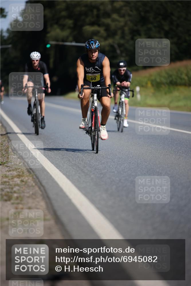 01.09.2024 - 17. Tribühne Triathlon H.Heesch http://msf.ph/oto/6945082 01.09.2024 11:42:31 Radfahren 60, 499, 504, 512, 555 meine-sportfotos.de