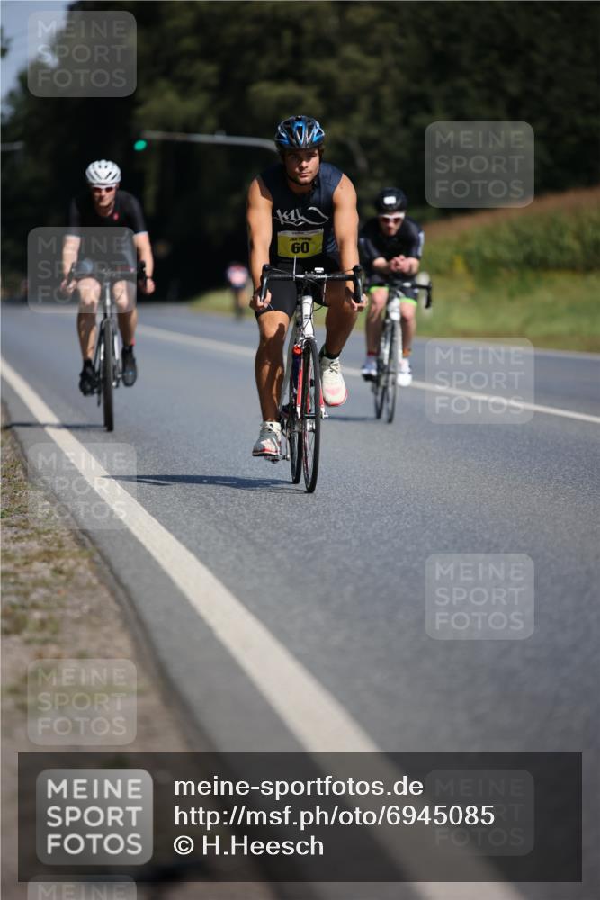 01.09.2024 - 17. Tribühne Triathlon H.Heesch http://msf.ph/oto/6945085 01.09.2024 11:42:31 Radfahren 60, 499, 504, 512, 555 meine-sportfotos.de