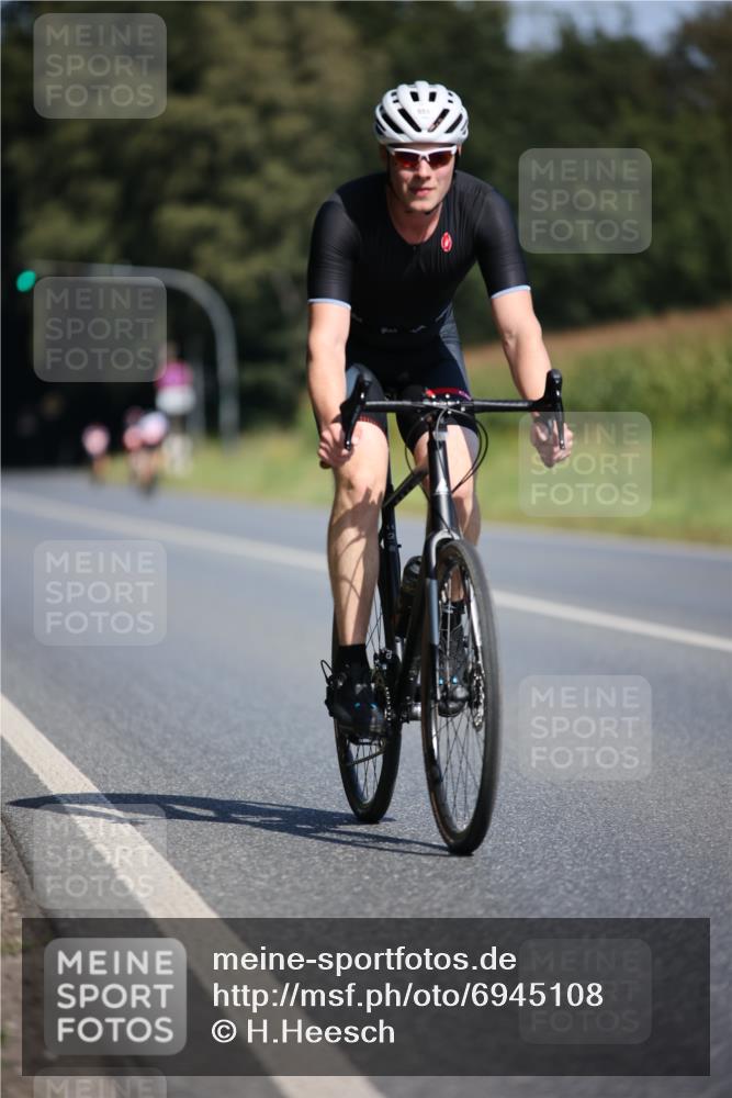 01.09.2024 - 17. Tribühne Triathlon H.Heesch http://msf.ph/oto/6945108 01.09.2024 11:42:33 Radfahren 60, 499, 500, 504, 512, 555 meine-sportfotos.de