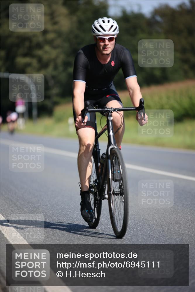01.09.2024 - 17. Tribühne Triathlon H.Heesch http://msf.ph/oto/6945111 01.09.2024 11:42:33 Radfahren 60, 499, 500, 504, 512, 555 meine-sportfotos.de