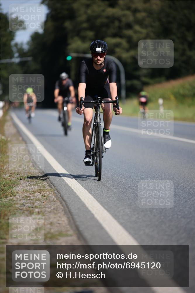 01.09.2024 - 17. Tribühne Triathlon H.Heesch http://msf.ph/oto/6945120 01.09.2024 11:42:39 Radfahren 427, 478, 499, 500, 504, 551 meine-sportfotos.de