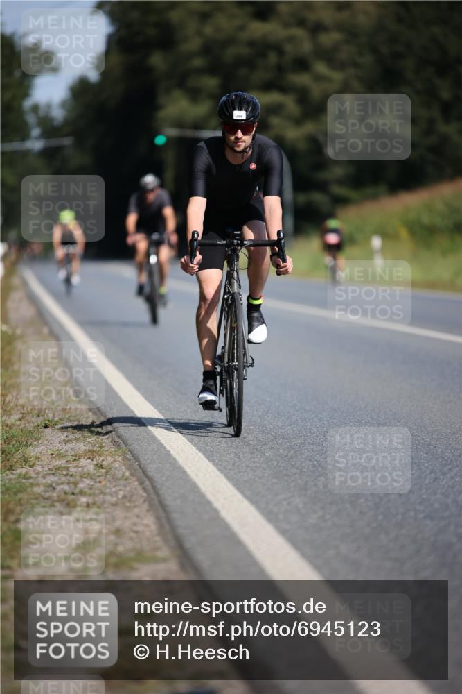 01.09.2024 - 17. Tribühne Triathlon H.Heesch http://msf.ph/oto/6945123 01.09.2024 11:42:39 Radfahren 427, 478, 499, 500, 504, 551 meine-sportfotos.de