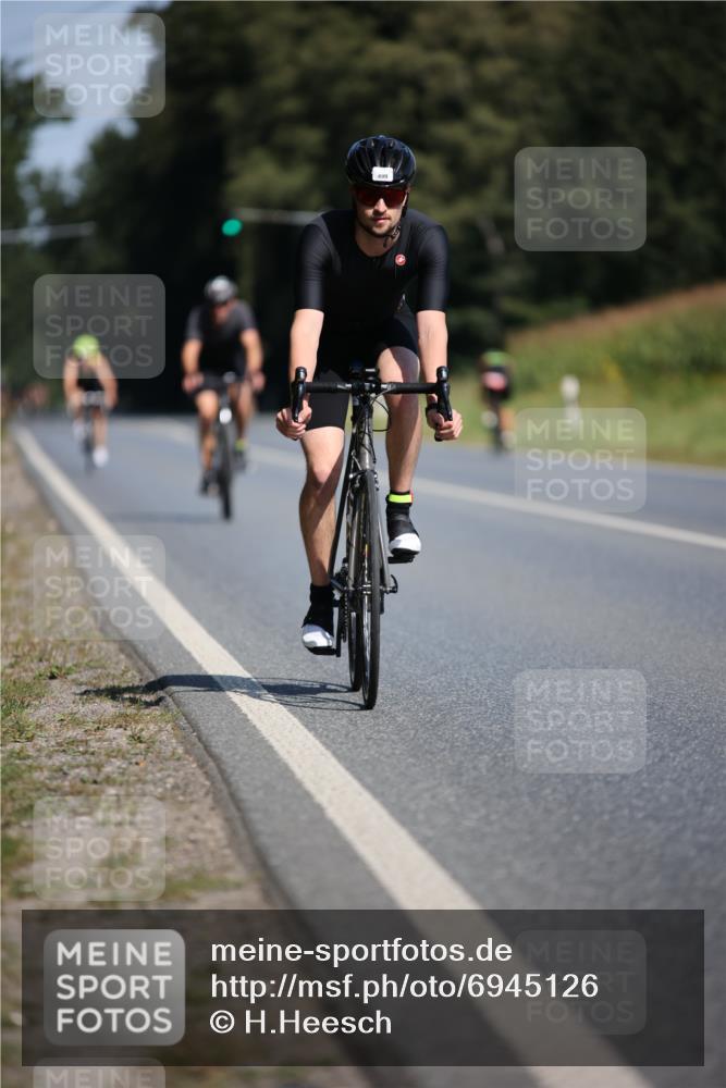 01.09.2024 - 17. Tribühne Triathlon H.Heesch http://msf.ph/oto/6945126 01.09.2024 11:42:39 Radfahren 427, 478, 499, 500, 504, 551 meine-sportfotos.de