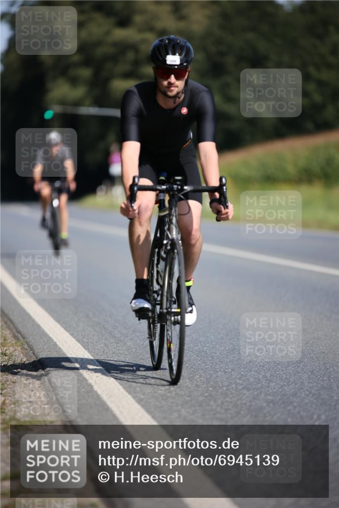 01.09.2024 - 17. Tribühne Triathlon H.Heesch http://msf.ph/oto/6945139 01.09.2024 11:42:40 Radfahren 427, 478, 499, 500, 504, 551 meine-sportfotos.de