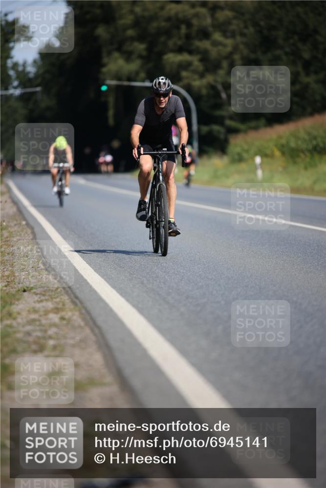 01.09.2024 - 17. Tribühne Triathlon H.Heesch http://msf.ph/oto/6945141 01.09.2024 11:42:41 Radfahren 427, 478, 499, 500, 504, 551 meine-sportfotos.de