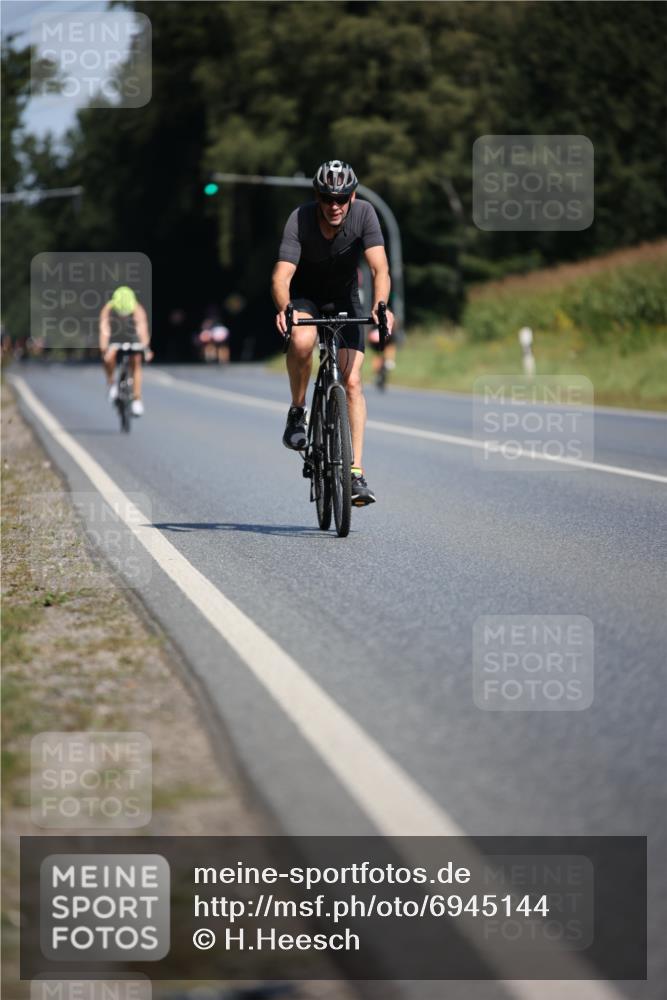 01.09.2024 - 17. Tribühne Triathlon H.Heesch http://msf.ph/oto/6945144 01.09.2024 11:42:41 Radfahren 427, 478, 499, 500, 504, 551 meine-sportfotos.de