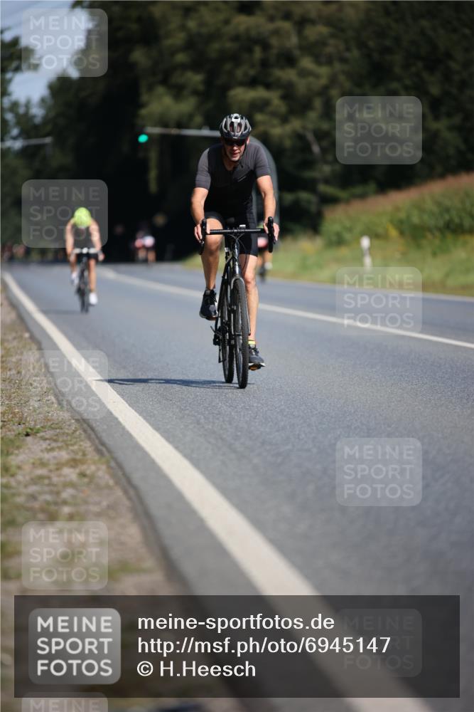 01.09.2024 - 17. Tribühne Triathlon H.Heesch http://msf.ph/oto/6945147 01.09.2024 11:42:41 Radfahren 427, 478, 499, 500, 504, 551 meine-sportfotos.de