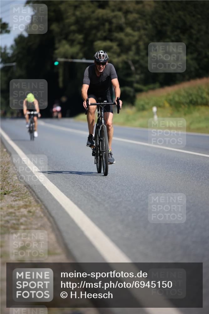 01.09.2024 - 17. Tribühne Triathlon H.Heesch http://msf.ph/oto/6945150 01.09.2024 11:42:41 Radfahren 427, 478, 499, 500, 504, 551 meine-sportfotos.de