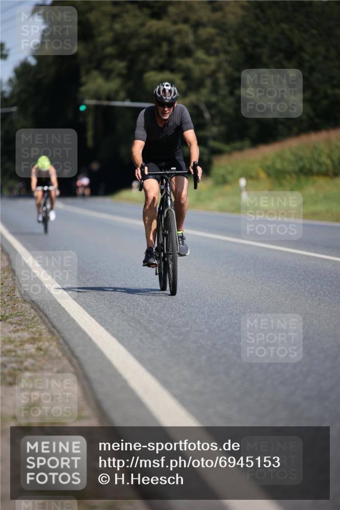 01.09.2024 - 17. Tribühne Triathlon H.Heesch http://msf.ph/oto/6945153 01.09.2024 11:42:41 Radfahren 427, 478, 499, 500, 504, 551 meine-sportfotos.de