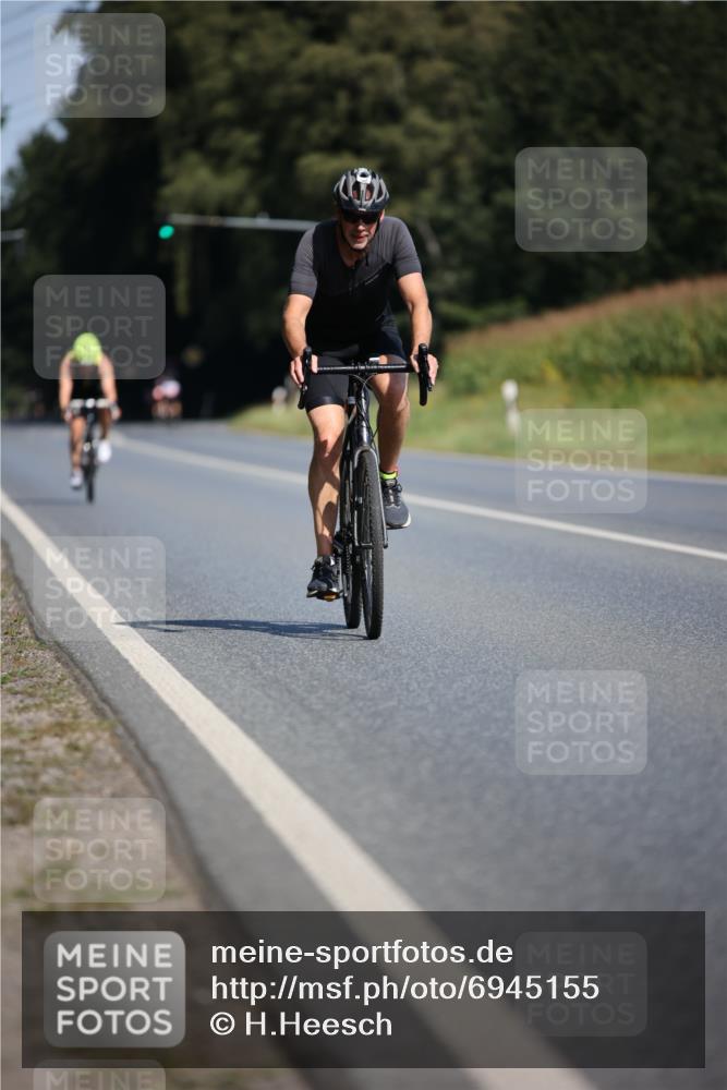 01.09.2024 - 17. Tribühne Triathlon H.Heesch http://msf.ph/oto/6945155 01.09.2024 11:42:41 Radfahren 427, 478, 499, 500, 504, 551 meine-sportfotos.de
