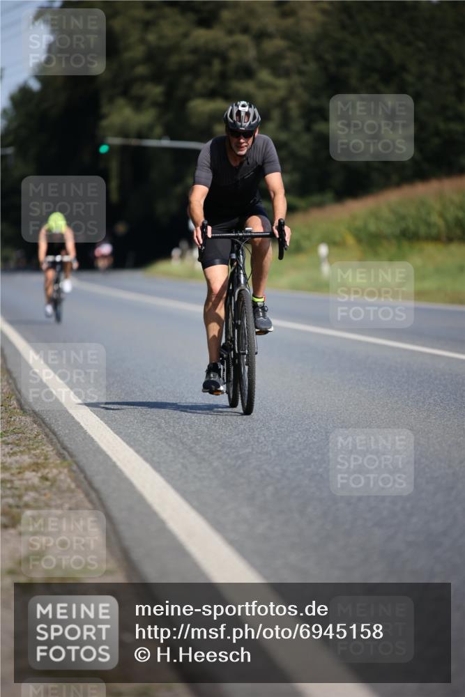 01.09.2024 - 17. Tribühne Triathlon H.Heesch http://msf.ph/oto/6945158 01.09.2024 11:42:42 Radfahren 427, 478, 499, 500, 504, 551 meine-sportfotos.de