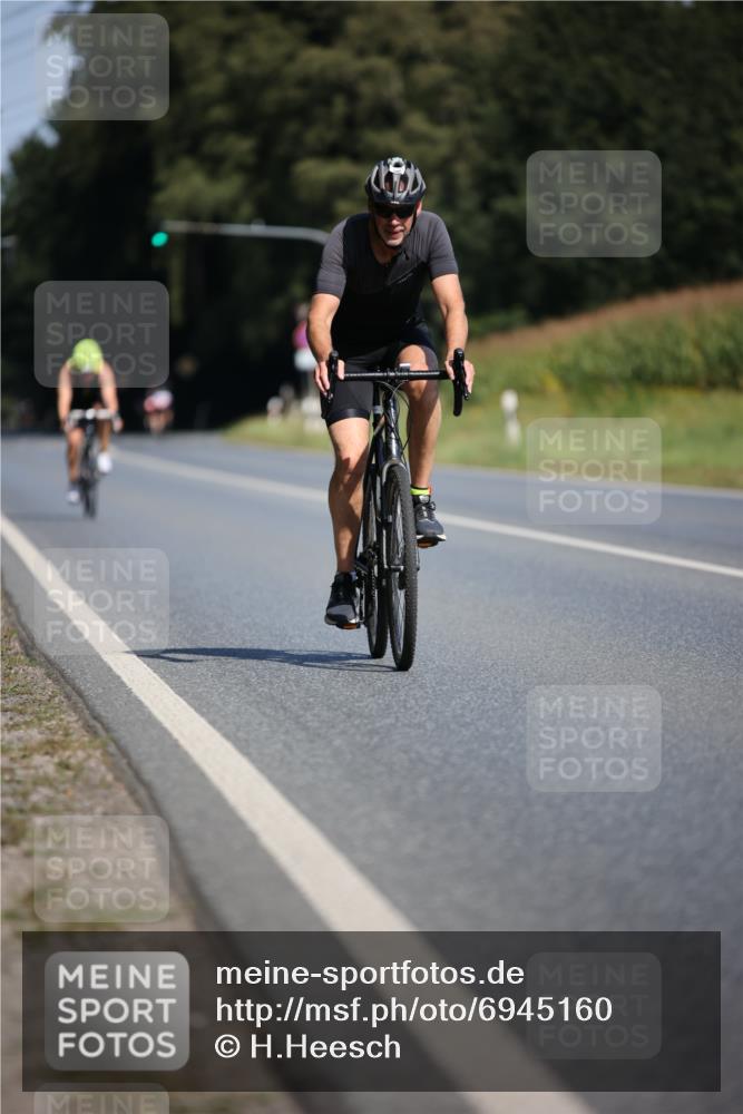 01.09.2024 - 17. Tribühne Triathlon H.Heesch http://msf.ph/oto/6945160 01.09.2024 11:42:42 Radfahren 427, 478, 499, 500, 504, 551 meine-sportfotos.de