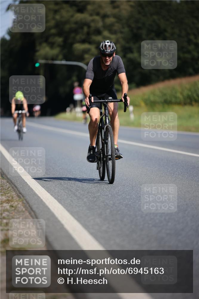 01.09.2024 - 17. Tribühne Triathlon H.Heesch http://msf.ph/oto/6945163 01.09.2024 11:42:42 Radfahren 427, 478, 499, 500, 504, 551 meine-sportfotos.de