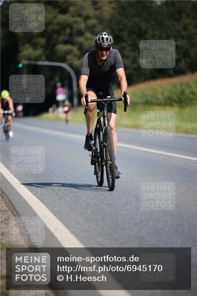 01.09.2024 - 17. Tribühne Triathlon H.Heesch http://msf.ph/oto/6945170 01.09.2024 11:42:42 Radfahren 427, 478, 499, 500, 504, 551 meine-sportfotos.de
