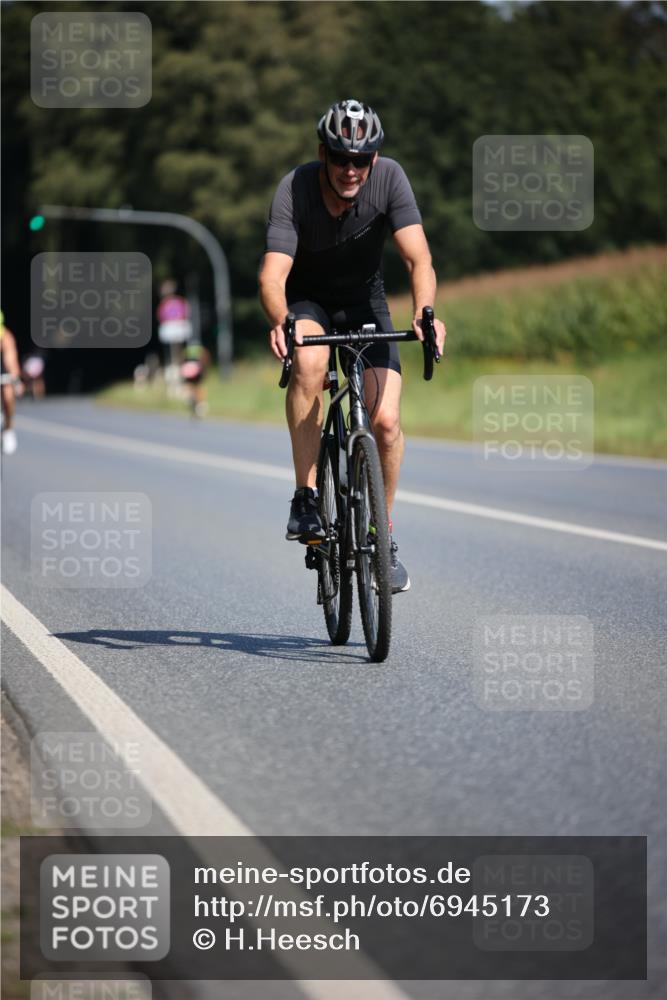 01.09.2024 - 17. Tribühne Triathlon H.Heesch http://msf.ph/oto/6945173 01.09.2024 11:42:42 Radfahren 427, 478, 499, 500, 504, 551 meine-sportfotos.de