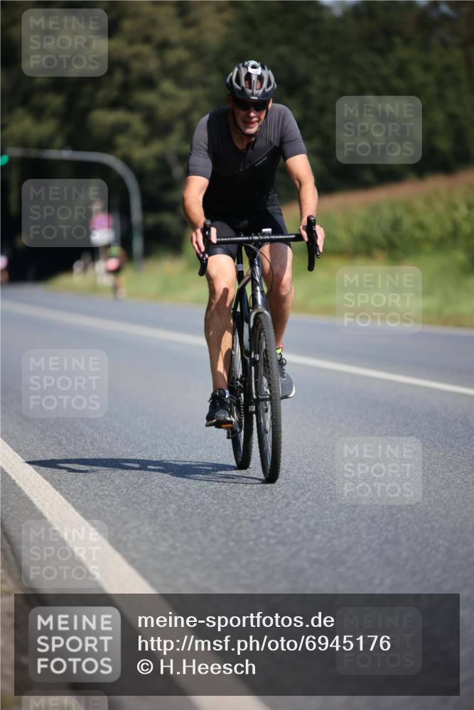01.09.2024 - 17. Tribühne Triathlon H.Heesch http://msf.ph/oto/6945176 01.09.2024 11:42:42 Radfahren 427, 478, 499, 500, 504, 551 meine-sportfotos.de